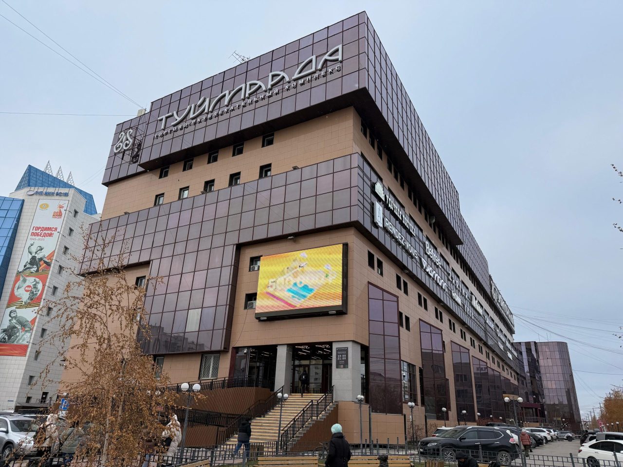 ДЛЯ КОМФОРТА ПОКУПАТЕЛЕЙ. ЗАВЕРШЕН РЕМОНТ ВХОДНОЙ ГРУППЫ ТРК «ТУЙМААДА»